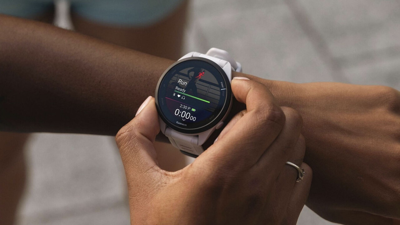 Se desploma el precio del smartwatch Garmin perfecto para entrenar carreras como la San Silvestre Vallecana