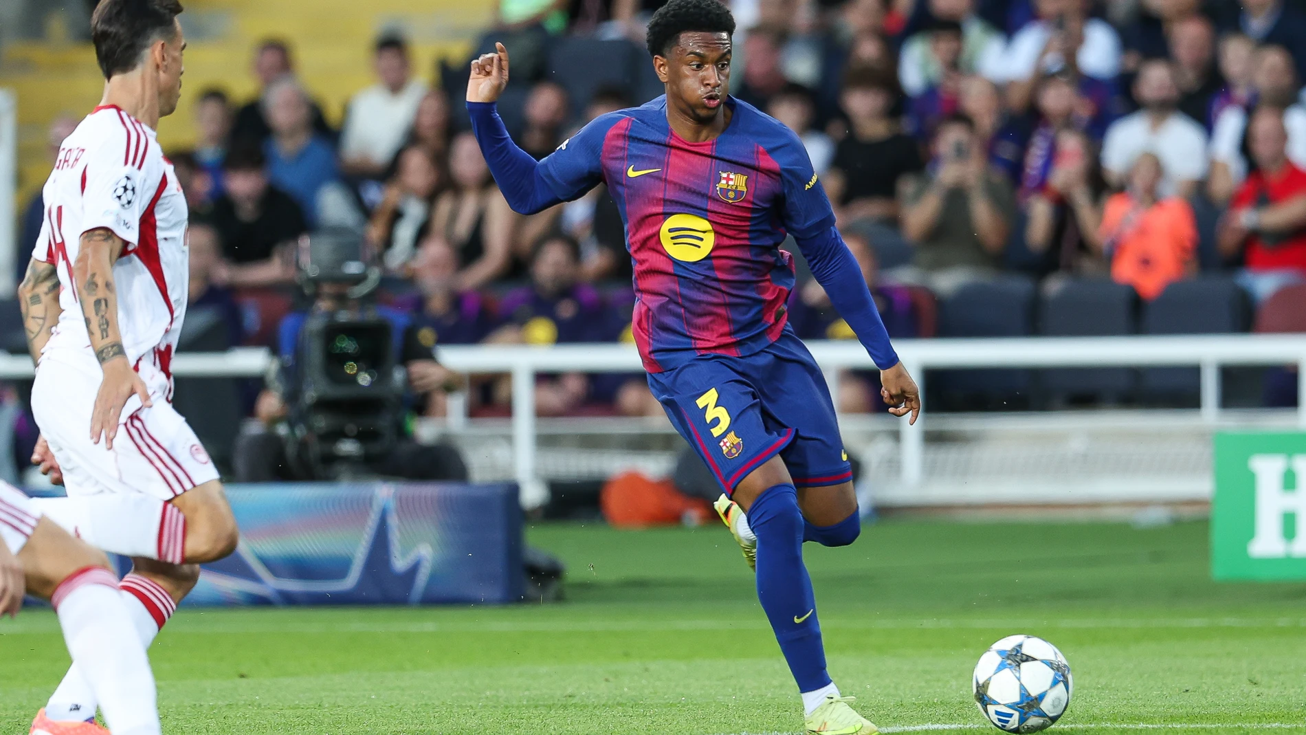 Alejandro Balde of FC Barcelona in action during the UEFA Champions League 2025/26 League Phase MD3 match between FC Barcelona and Olympiacos FC at Estadi Olimpic Lluis Companys on October 21, 2025 in Barcelona, Spain. AFP7 21/10/2025 ONLY FOR USE IN SPAIN