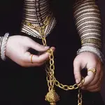 retrato anónimo de dama con poma de olor (detalle) (c. 1560–1565, Pourbus).