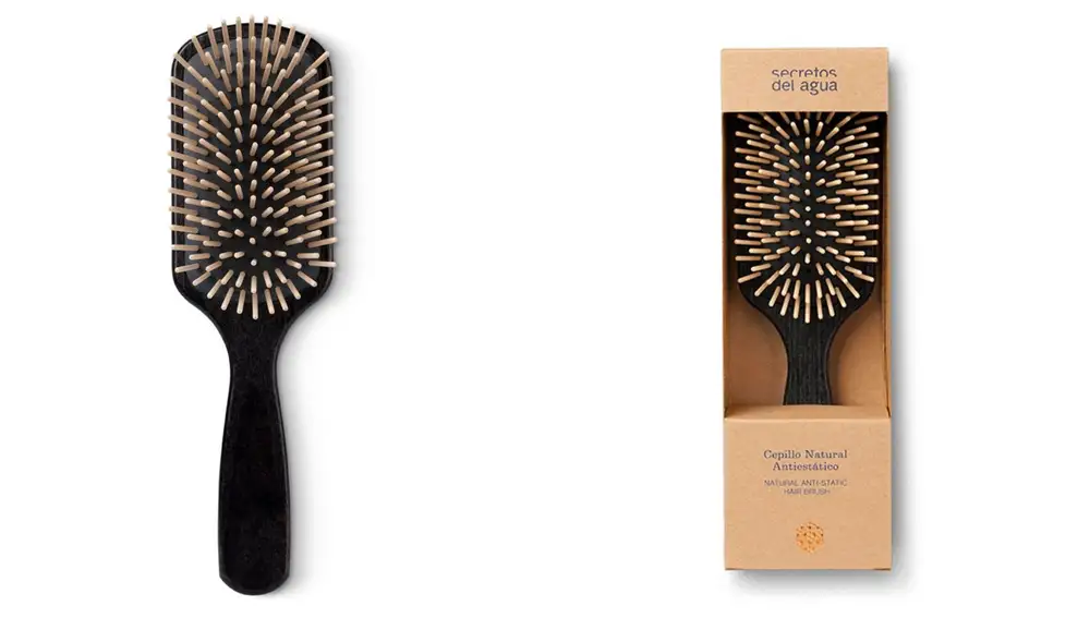 Cepillo Natural Antiestático de Secretos del Agua, fabricado en madera con base de caucho natural (38,70€)