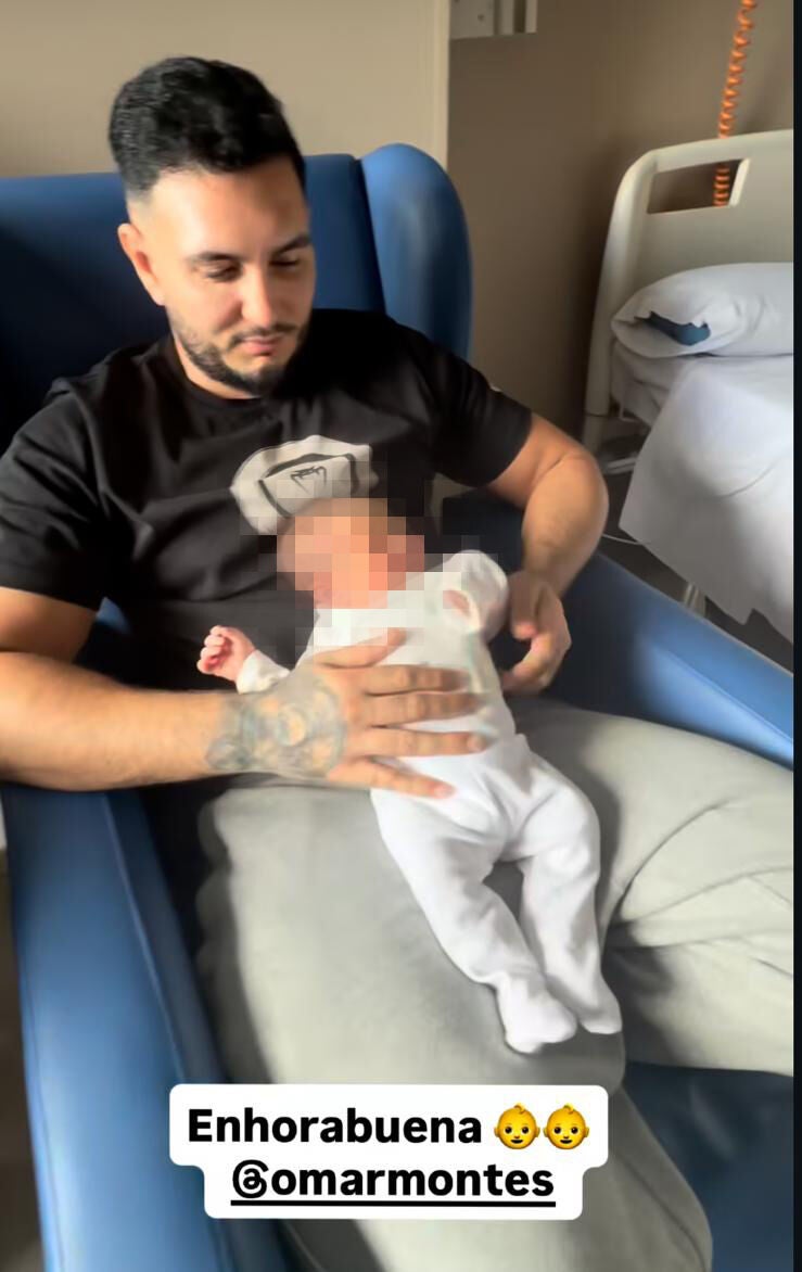 Omar Montes junto a su segundo hijo Ismael
