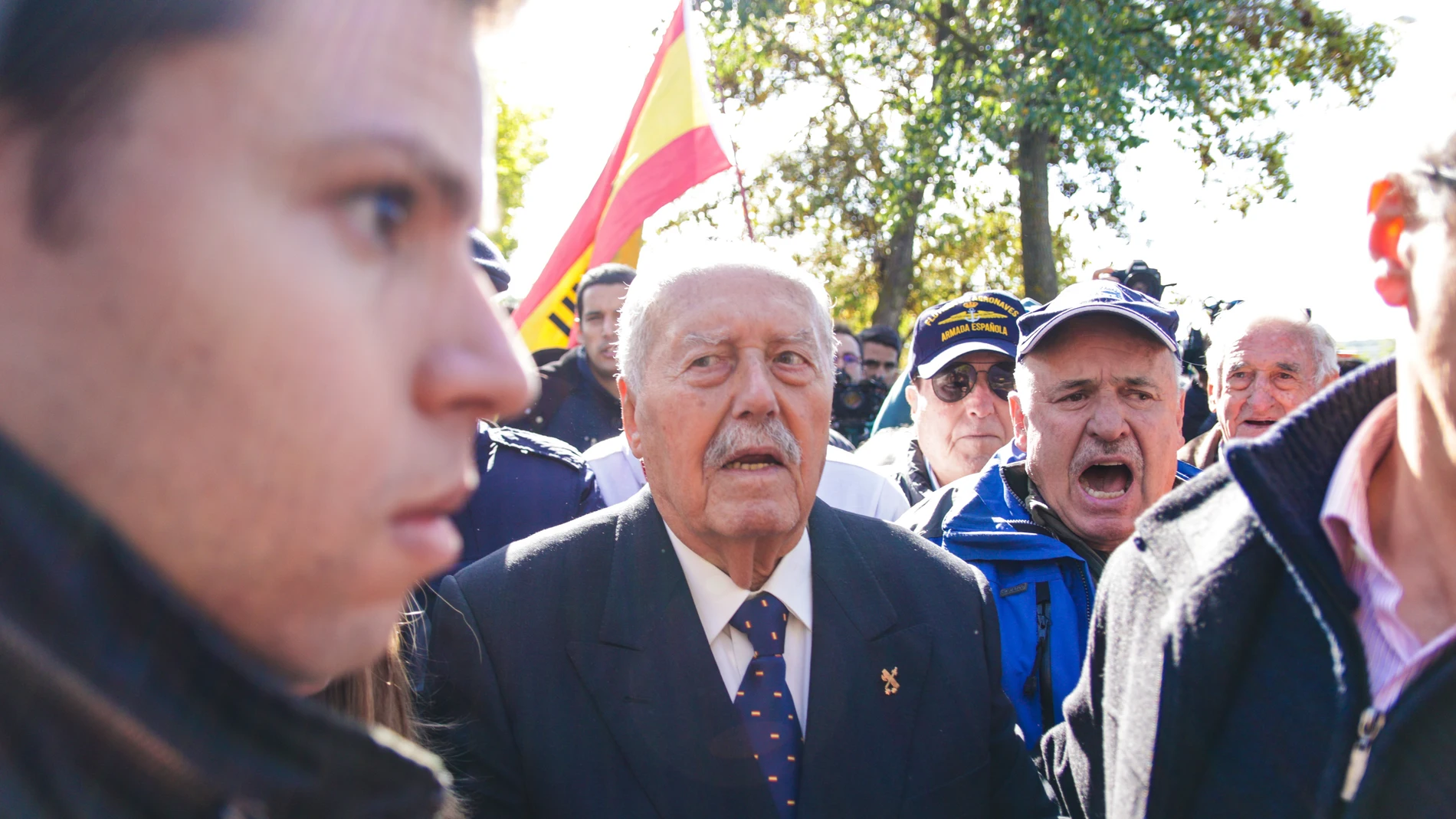 (Foto de ARCHIVO)El coronel retirado de la Guardia Civil Antonio Tejero, autor del golpe de Estado fallido del 23-F, llega al cementerio de El Pardo-Mingorrubio antes de la rehinumación de Franco, en El Pardo (Madrid, España), a 24 de octubre de 2019.Alejandro Jiménez24/10/2019