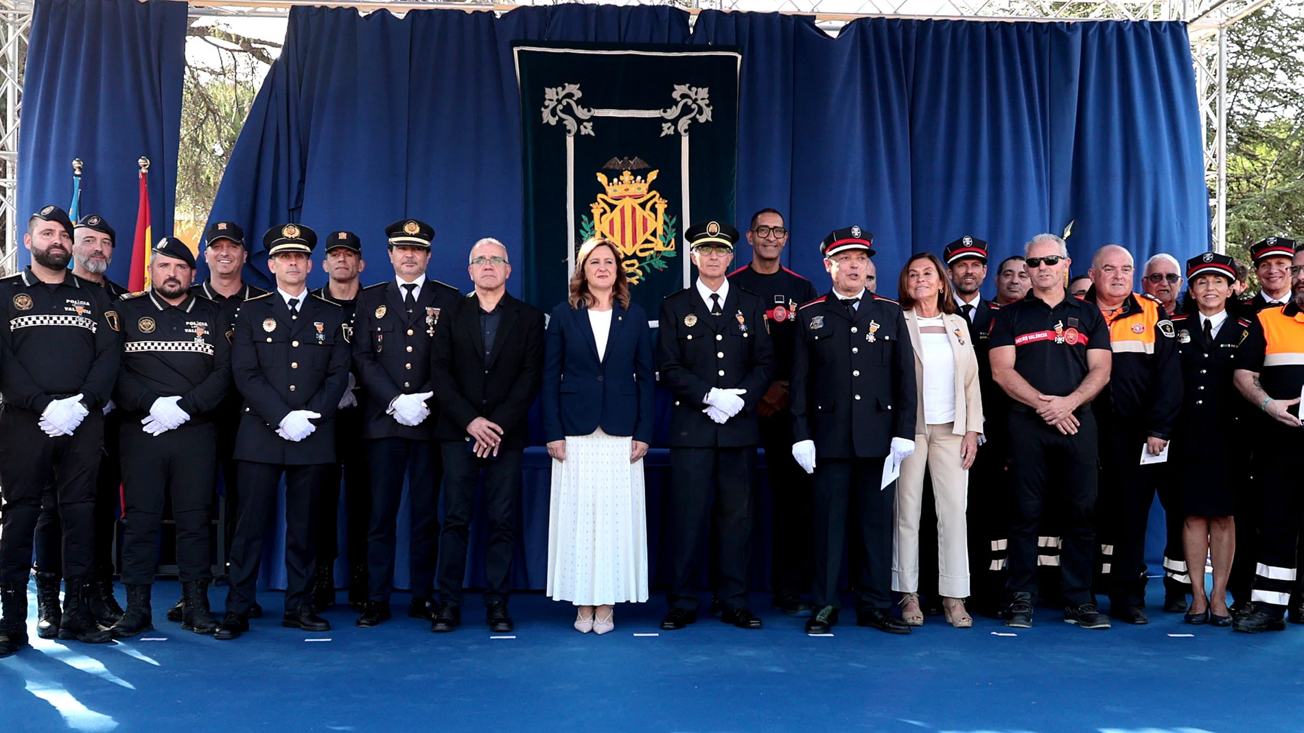 Valencia reconoce la labor de los agentes de la Policía Local durante la dana
