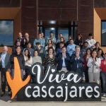 El presidente Alfonso Fernández Mañueco y la consejera María González Corral junto a los dirigentes y empleados de Cascajares