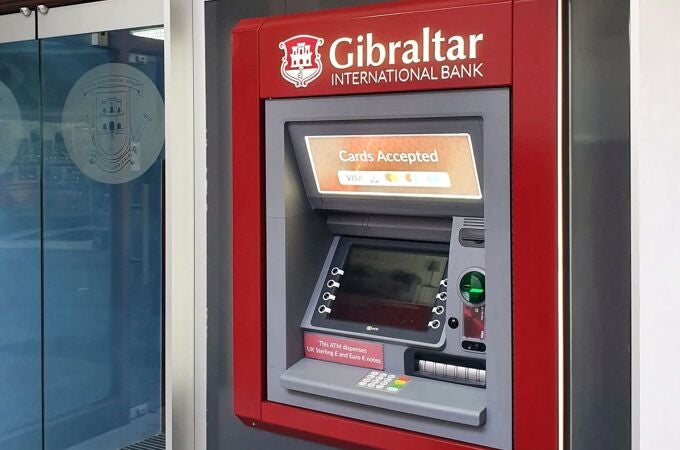 Un banco de Gibraltar se disculpa después de que sus trabajadores se disfrazaran de nativos americanos por una festividad hindú