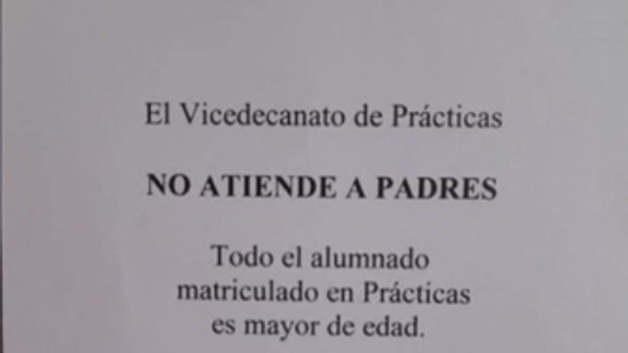 Estupor por el llamativo cartel que ha colgado una universidad en los pasillos: "No se atiende a padres"