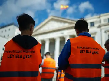 Marcha para reclamar la financiación prometida a enfermos de ELA Varias personas durante una marcha por la aplicación de la Ley ELA, a 23 de octubre de 2025, en Madrid (España). La Asociación BenalELA ha convocado una marcha reivindicativa en Madrid para reclamar la aplicación de la Ley 3/2024 para mejorar la calidad de vida de personas con Esclerosis Lateral Amiotrófica y otras enfermedades o procesos de alta complejidad y curso irreversible. 23 OCTUBRE 2025 Europa Press 23/10/2025