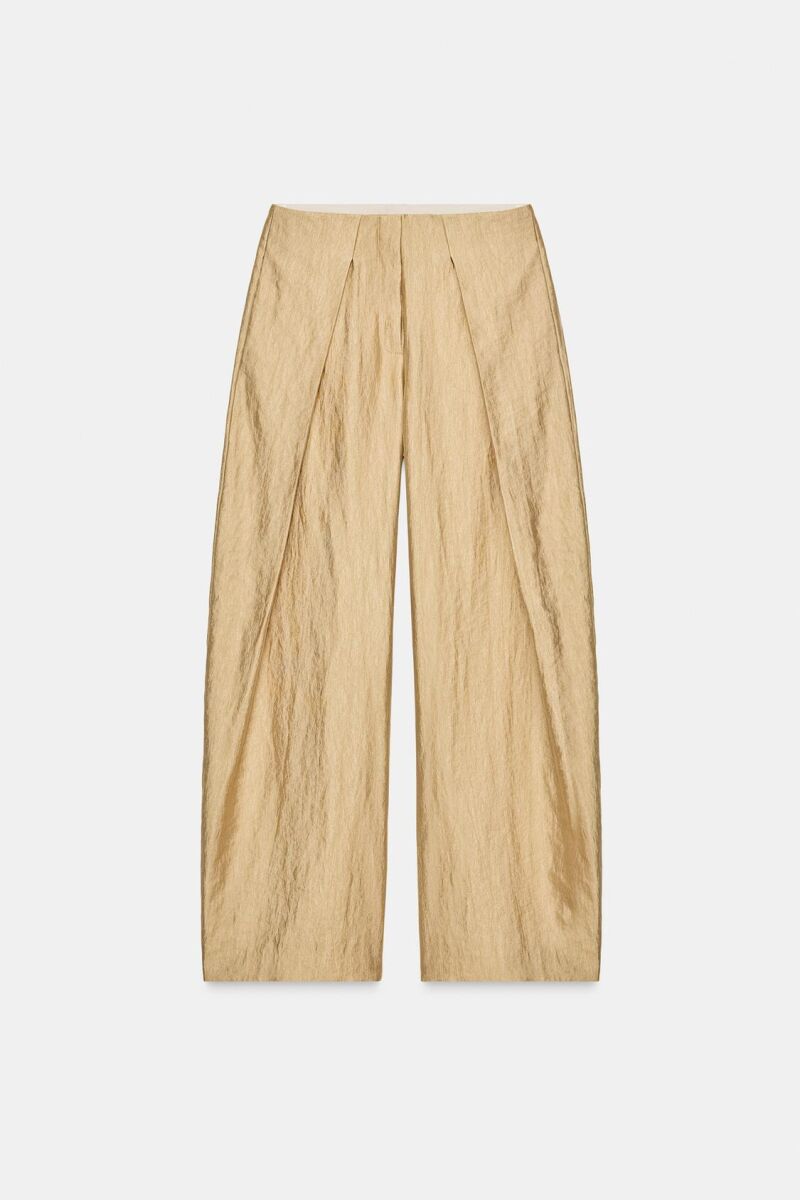 Pantalones metalizados.