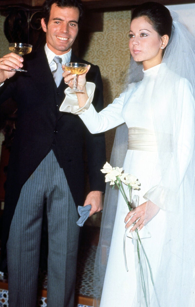 Vestido de novia de Isabel Preysler en su boda con Julio Iglesias.