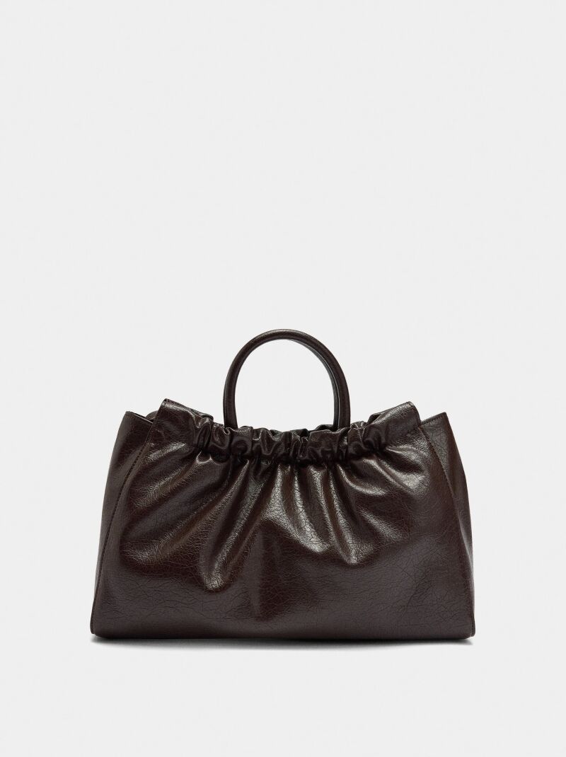 Bolso fruncido.
