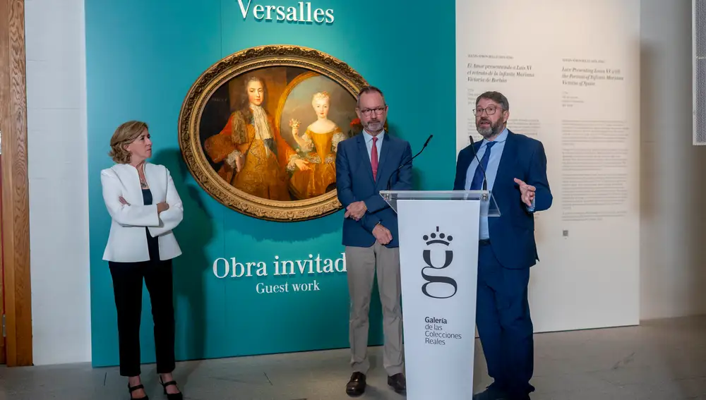La presentación ha contado con la participación de Ana de la Cueva, directora de Patrimonio Nacional, Víctor Cageao, director de la Galería, y Laurent Salomé, director del Museo de Versalles