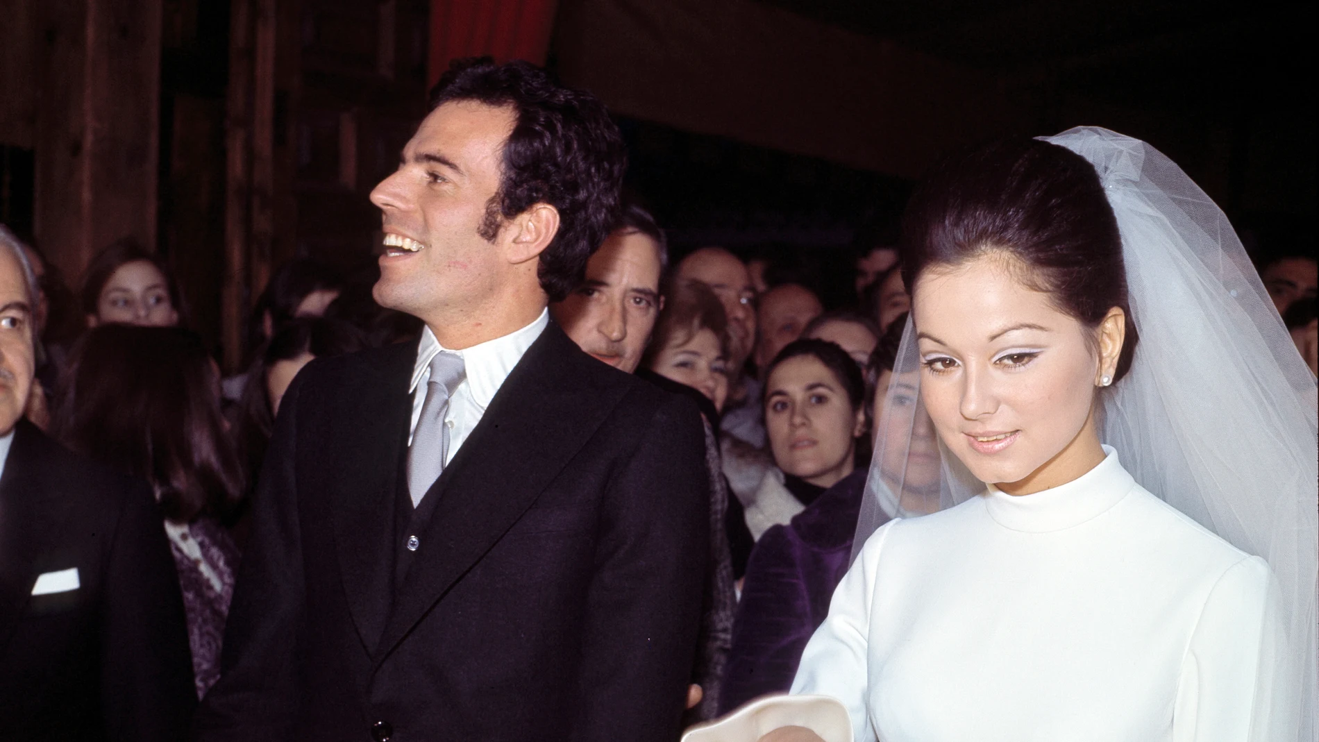 Vestido de novia de Isabel Preysler en su boda con Julio Iglesias.