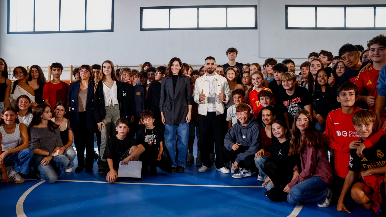 Ayuso y Topuria unen fuerzas en Madrid para decir "no" al acoso escolar y las drogas