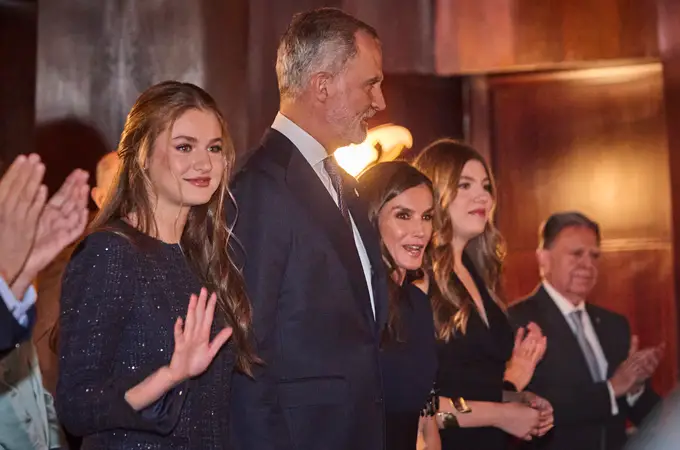 Oviedo recibe a la Familia Real entre gaitas y aplausos la víspera de los Premios Princesa de Asturias Oviedo recibe a la Familia Real entre gaitas y aplausos la víspera de los Premios Princesa de Asturias