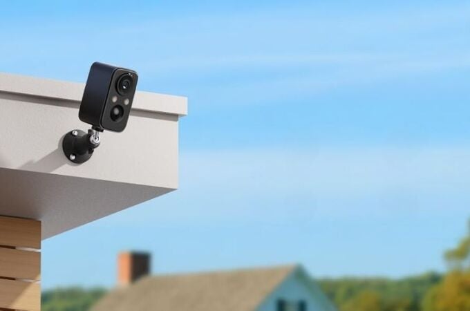 La cámara de vigilancia sin cables que se instala en 2 minutos y te avisa al móvil si detecta movimiento, estés donde estés La cámara de vigilancia sin cables que se instala en 2 minutos y te avisa al móvil si detecta movimiento, estés donde estés