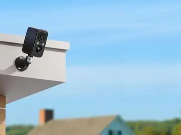 La cámara de vigilancia sin cables que se instala en 2 minutos y te avisa al móvil si detecta movimiento, estés donde estés Cámara de vigilancia WiFi