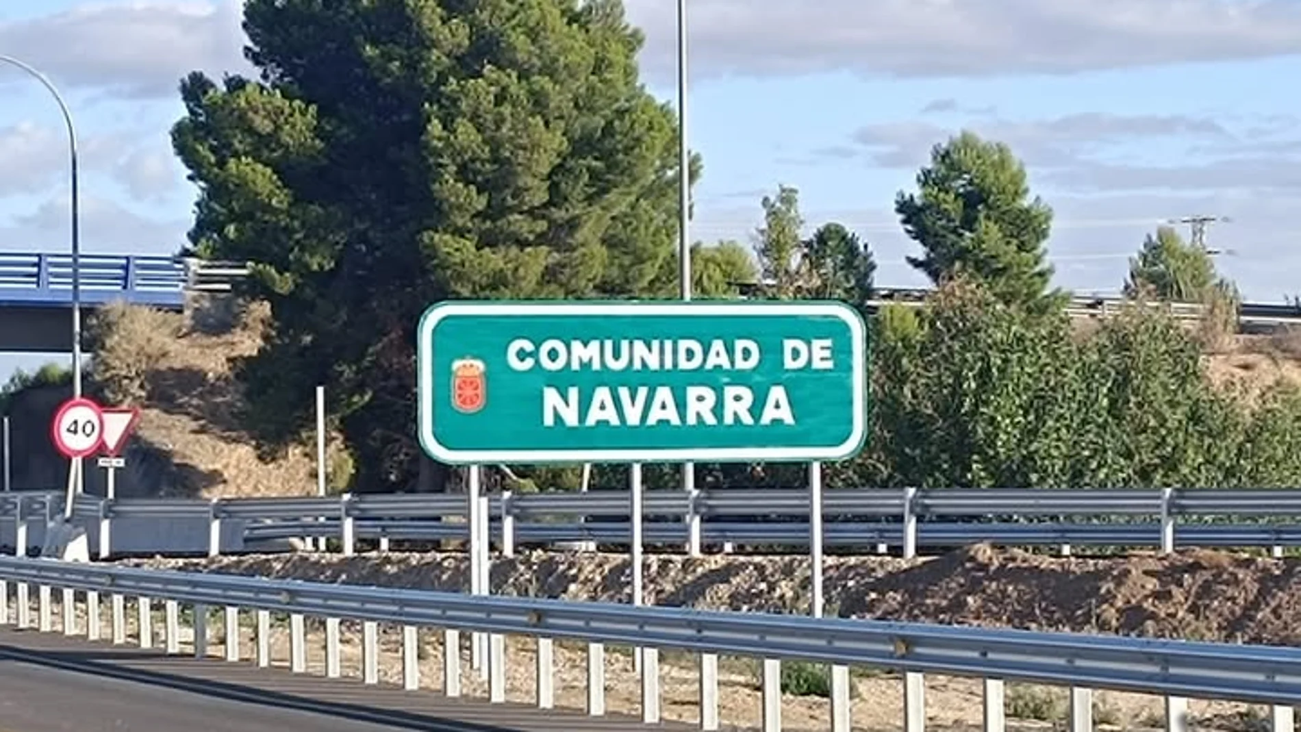 Transportes explica el 'error' del cartel que instaló en las obras de la A-68 a Navarra: "Ante el malestar se retiraron"