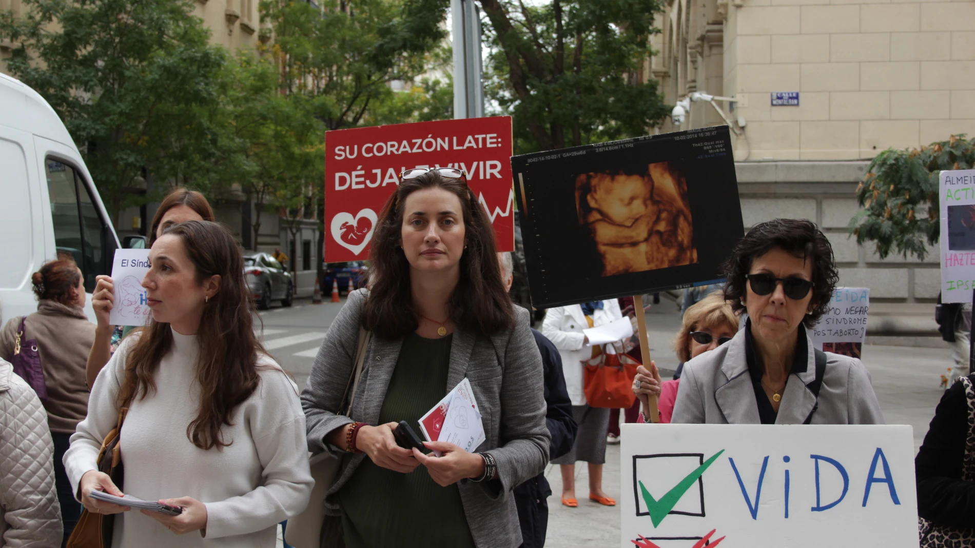 Manifestantes de Hazte Oír por el rechazo del aborto