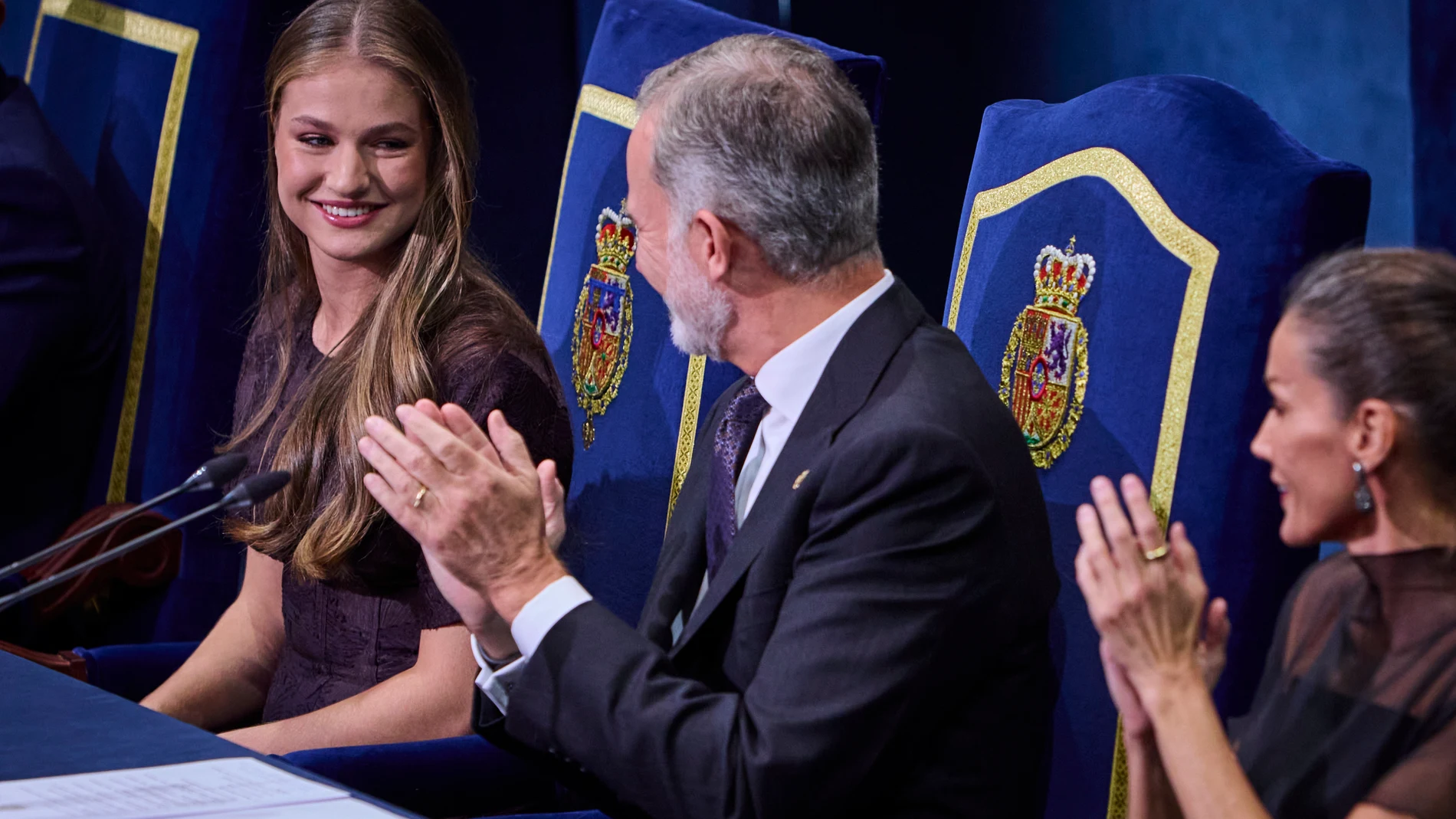 Ceremonia de entrega de los Premios Princesa de Asturias 2025 presidida por Sus Majestades los Reyes Don Felipe VI y Doña Letizia con la presencia de Sus Altezas Reales la Princesa de Asturias doña Leonor y la Infanta doña Sofía. Premiados: Byung‑Chul Han, Eduardo Mendoza, Douglas Massey, Graciela Iturbide, Serena Williams, Mary‑Claire King, Mario Draghi © Alberto R. Roldán / Diario La Razón. 24 10 2025