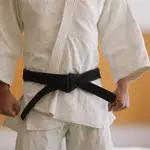 Así es el truco japonés que mejora tu postura y bienestar en minutos