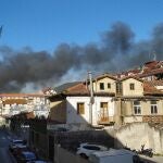 Un incendio calcina Conservas Crespo en Santoña (Cantabria)