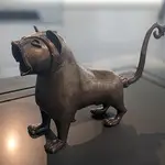 El León islámico de Bronce encontrado en Monzón que luce en el Museo del Louvre