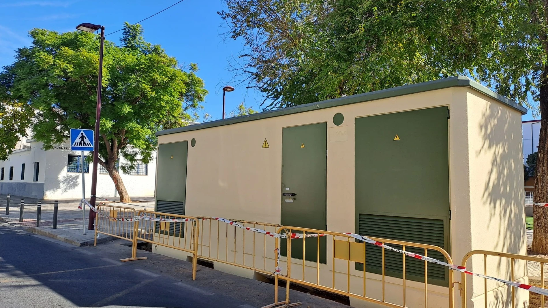 Instalación del nuevo centro de transformación para reforzar el suministro eléctrico en La Candelaria (Sevilla).REMITIDA / HANDOUT por ENDESAFotografía remitida a medios de comunicación exclusivamente para ilustrar la noticia a la que hace referencia la imagen, y citando la procedencia de la imagen en la firma24/10/2025