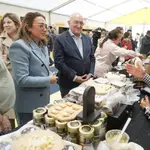 González Corral, Carnero y Raquel Alonso visitan la carpa de Tierra de Sabor y Seminci en Valladolid