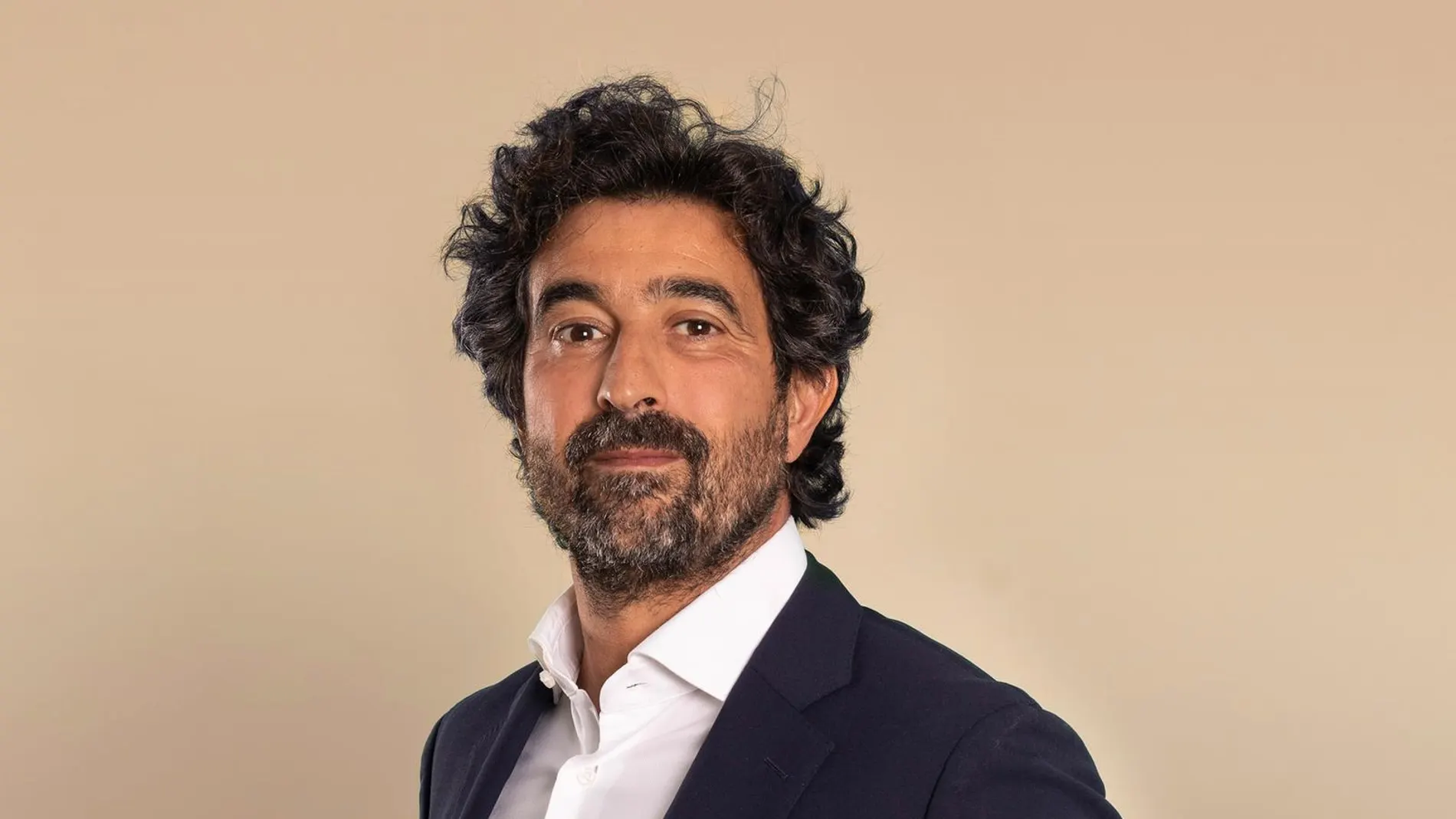 Adolfo Remartínez, el dandy maño del champú de cebolla