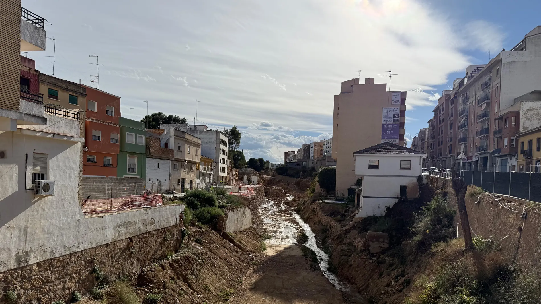 Dormir al borde del barranco del Poyo y no encontrar casa para irte: "Vives en tensión"