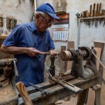 Imagen de un hombre trabajando Imagen de un hombre trabajando