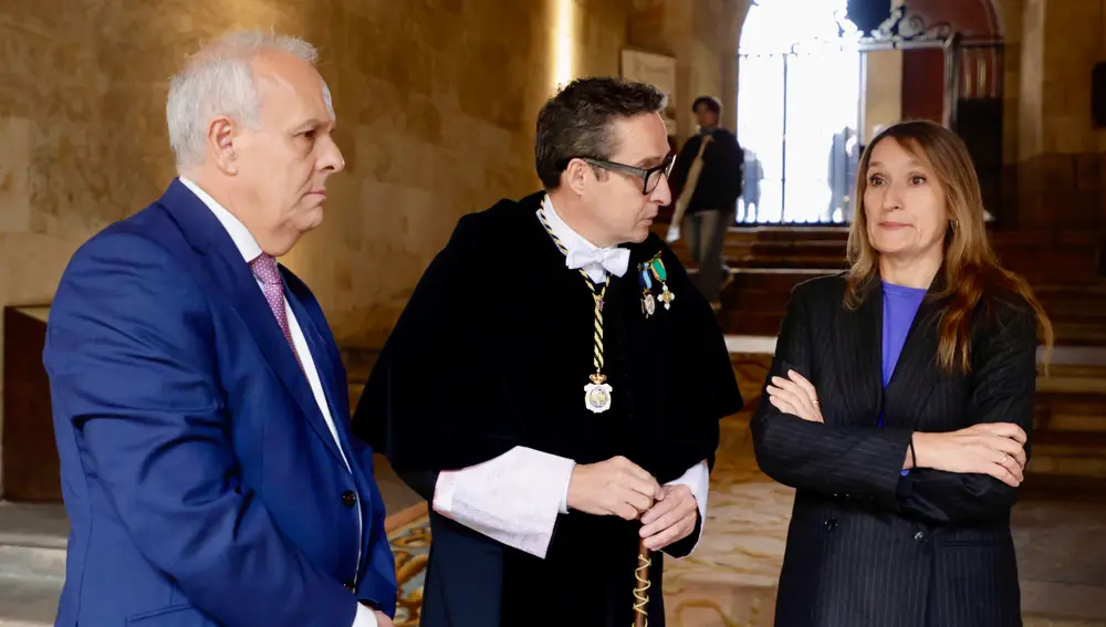 La consejera de Educación, Rocío Lucas, asiste al nombramiento como doctor ''honoris causa'' a la Premio Nobel de Química Emmanuelle Charpentier