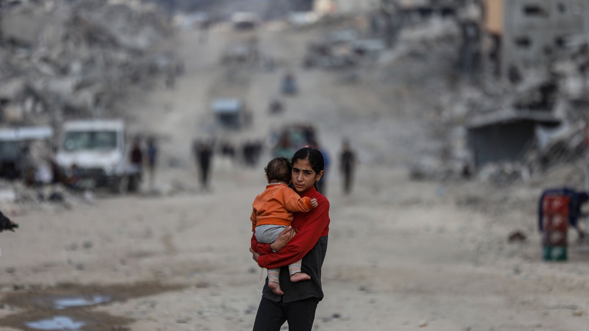 October 24, 2025, Gaza City, Gaza Strip, Palestinian Territory: Palestinians inspect their destroyed homes and neighborhoods in the Safatawi area, north of Gaza City, following the withdrawal of Israeli forces and the ceasefire. Residents assess the extensive damage to homes and infrastructure in the area. Gaza City, Gaza Strip. Europa Press/Contacto/Omar Ashtawy 24/10/2025 ONLY FOR USE IN SPAIN