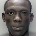 Un inmigrante mata a una joven con un destornillador y se pone a bailar mientras su víctima se desangra