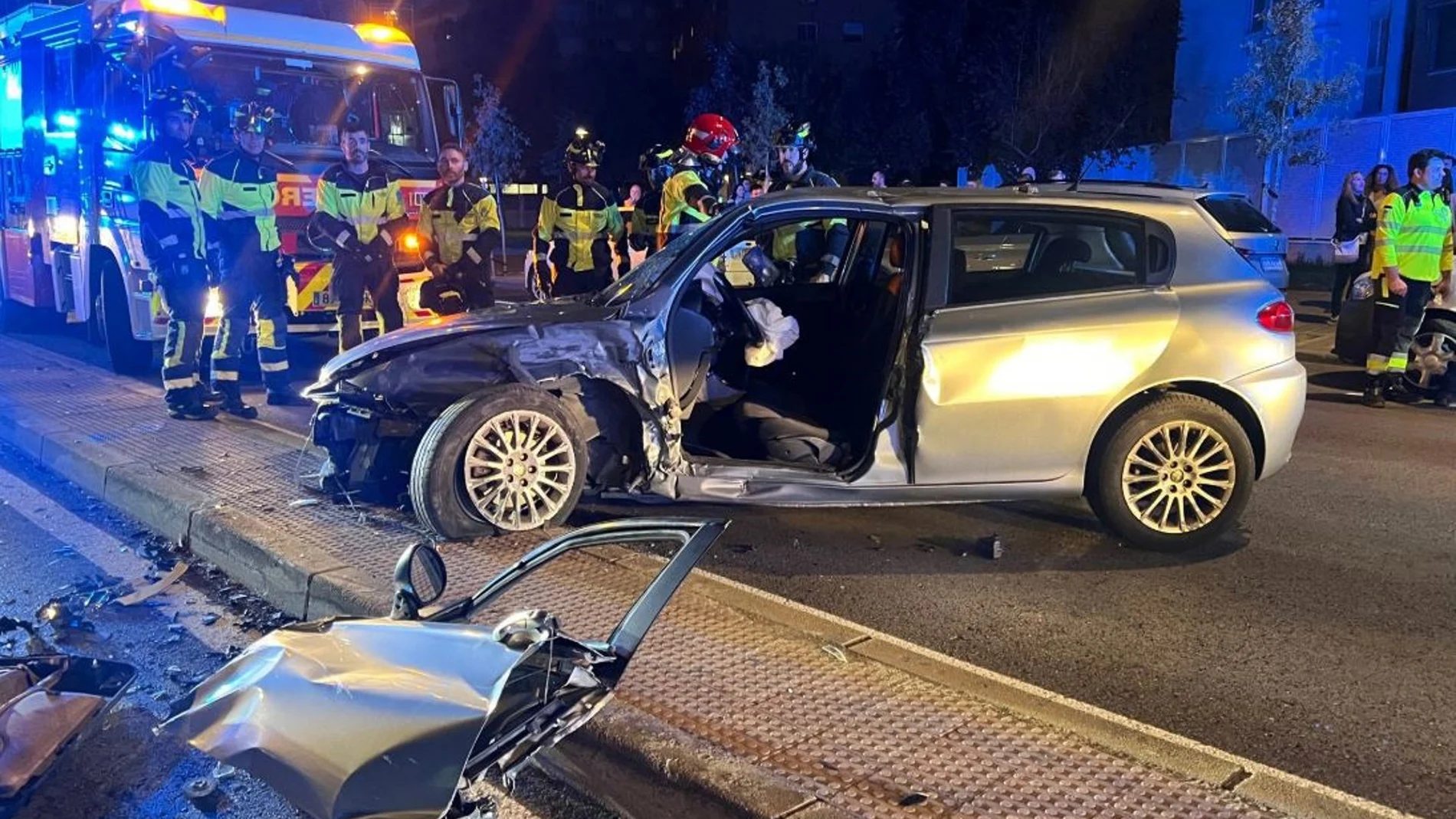 MADRID.-Sucesos.- En estado grave un joven tras chocar contra un VTC en Carabanchel