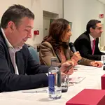 Alicia Gallego, secretaria general de la UPL, interviene en la asamblea, en presencia, entre otros, de Luis Mariano Santos