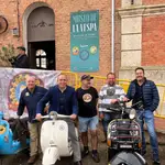 El vicepresidente de la Diputación de Valladolid, Víctor Alonso, subido en una vespa tras la inauguración del museo