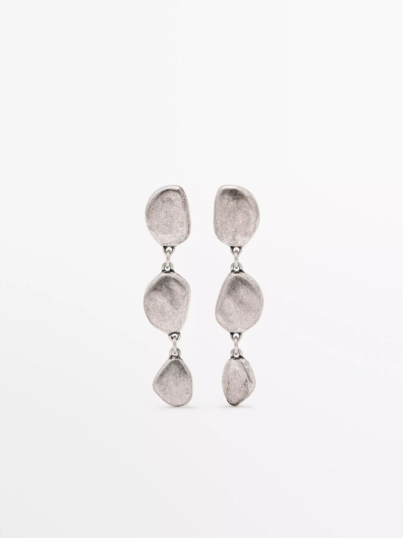 Pendientes largos.