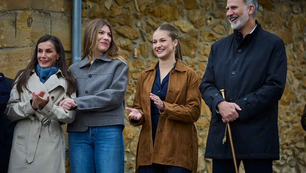 Sus Majestades los Reyes don Felipe VI y doña Letizia y Sus Altezas Reales la Princesa de Asturias doña Leonor