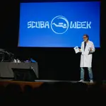 Jaume Torres durante la charla sobre buceo que se celebró el martes y a la que acudieron distintos colegios de la isla