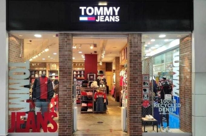 Para quienes prefieren verse arreglados sin ir ‘de etiqueta’: la camisa de Tommy Jeans que siempre funciona Para quienes prefieren verse arreglados sin ir ‘de etiqueta’: la camisa de Tommy Jeans que siempre funciona