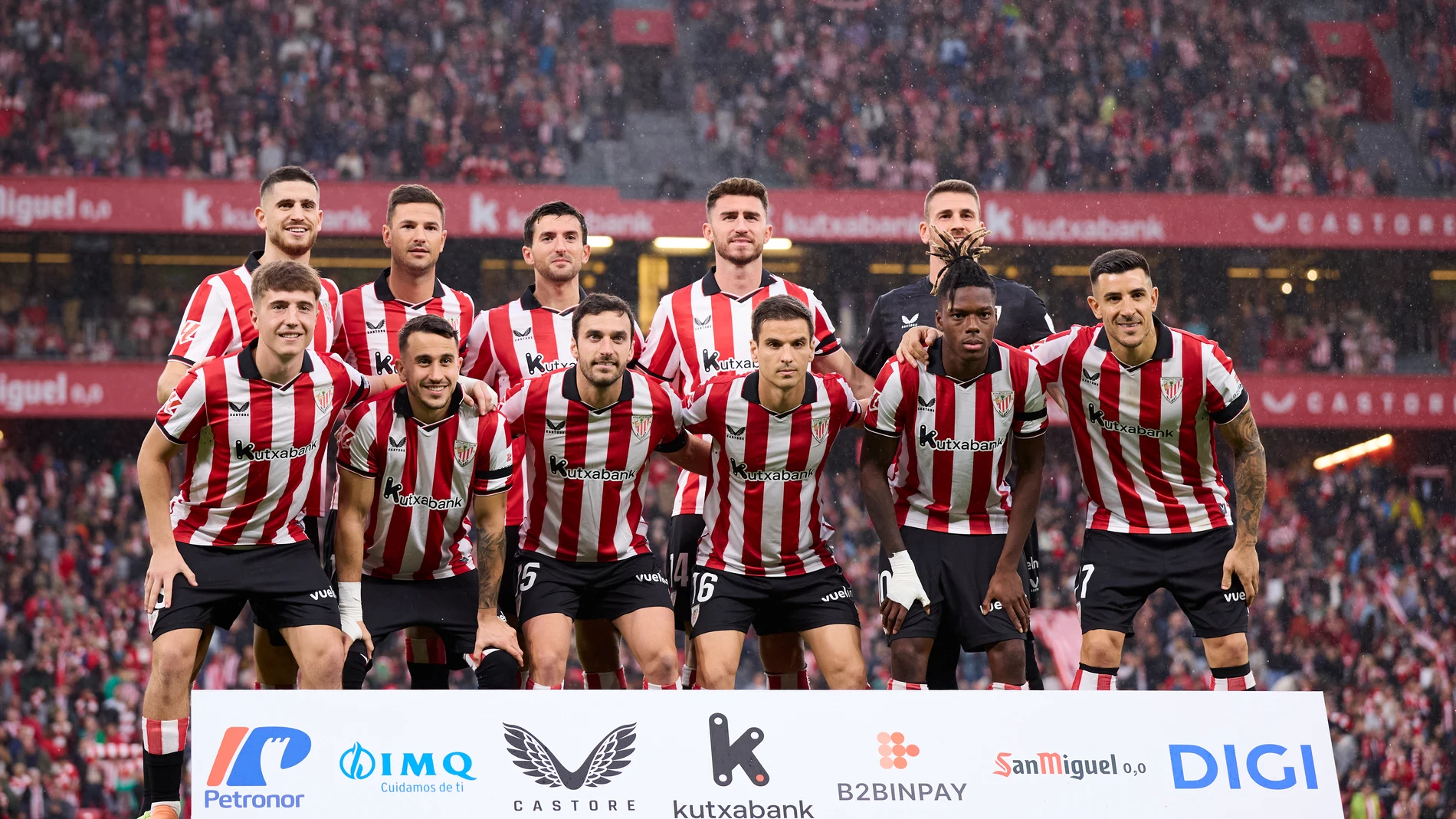 Players of Athletic Club line up for a team photo during the LaLiga EA Sports match between Athletic Club and Getafe CF at San Mames on October 25, 2025, in Bilbao, Spain. AFP7 25/10/2025 ONLY FOR USE IN SPAIN