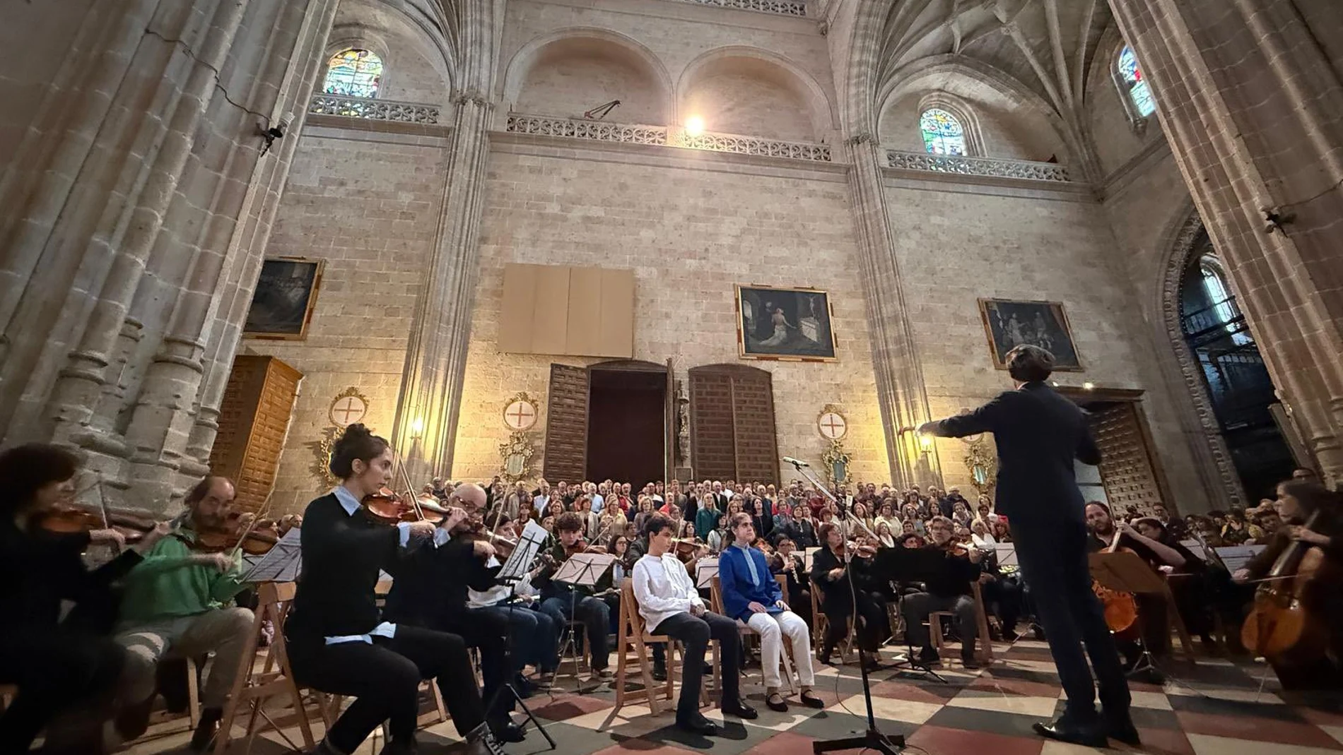 Villancico en la Catedral con las voces blancas de Marco y Laura
