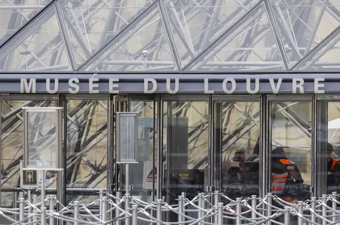 Una nueva investigación del robo del Louvre revela que los ladrones recibieron ayuda desde el museo Una nueva investigación del robo del Louvre revela que los ladrones recibieron ayuda desde el museo