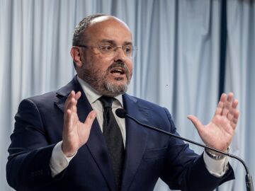 Alejandro Fernández (PP) critica la "ruptura sin romper" de Junts, que ve como una tomadura de pelo Alejandro Fernández (PP) critica la "ruptura sin romper" de Junts, que ve como una tomadura de pelo
