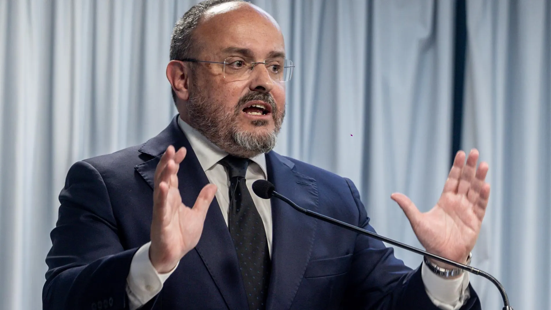 Alejandro Fernández (PP) critica la "ruptura sin romper" de Junts, que ve como una tomadura de pelo