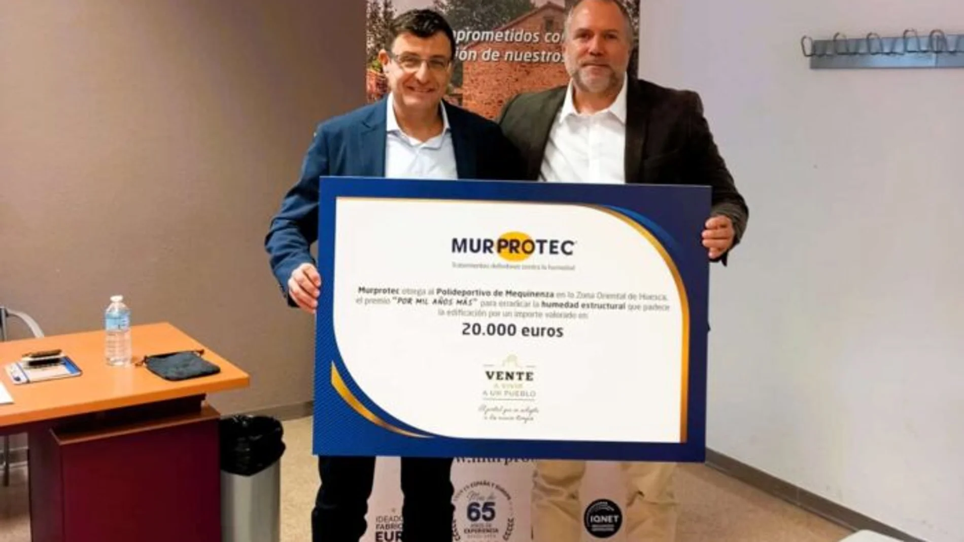El alcalde de Mequinenza, Antonio Sanjuán, junto al director de Murprotec en Aragón, Juan Carlos Tejedor