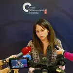 La portavoz del Grupo Socialista en las Cortes, Patricia Gómez, atiende a la prensa