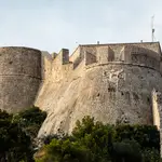 La fortaleza de Hvar, una de las islas más famosas de Croacia, fue construida en el siglo XVI bajo un proyecto de ingenieros españoles apoyados por venecianos