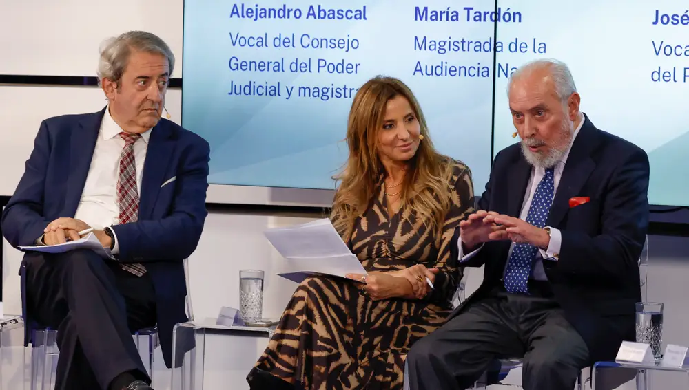 Mesa redonda "Reflexiones desde la Justicia"